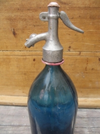 Brocante blauwe spuitfles