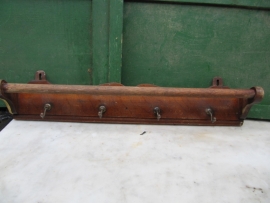 Brocante houten rekje met handdoekstang