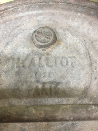 Oude zinken ton/vat