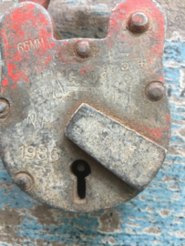 Ijzeren hangslot met sleutel