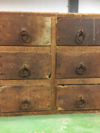 Antiek houten ladenkast