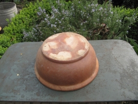Oude gres plantenbak