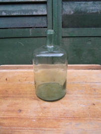 Brocante fles in groen glas