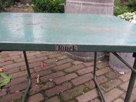 Brocante metalen klein klaptafeltje