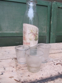 Antieke siroop- of limonadefles