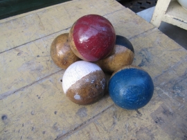 Set of 6 cute old wooden balls criquet game