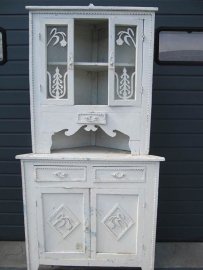 Brocante hoekkast in wit