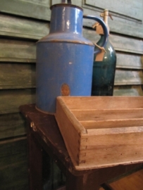 Oud houten brocante bakje met vakverdeling.