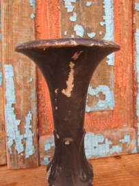 Brocante gietijzeren zwarte tuinvaas