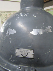Industrial haninglamp with glass plate