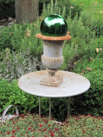 Brocante rond metalen tafeltje
