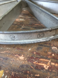 Brocante metalen taartenverdeler