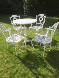 Brocante table with four chairs