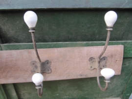 Coat rack with 4 porcelain spheres.
