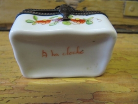 Oud porseleinen doosje