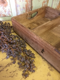Oude houten bak met 4 vakken