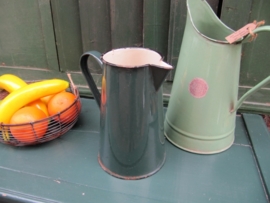 Mooie brocante leuke groene emaillekan