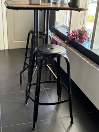 Bartafel met 2 krukken