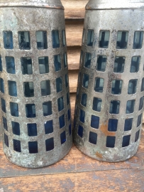 Spuitfles in metalen omhulsel