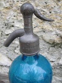 Franse antieke blauwe spuitfles uit Agen
