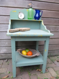 Leuk oud brocante houten showtafeltje