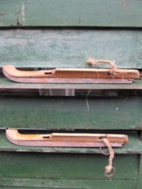 Oude houten schaatsen