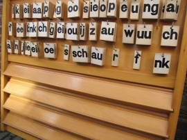 Oud houten letterbord