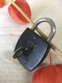 Oud hangslot zwart