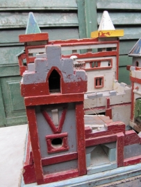 Heel leuk brocante houten speelgoed kasteel