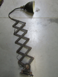 Oude industriële schaarlamp AGI