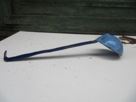 Brocante blauw emaille sauslepeltje