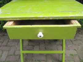 Brocante groene tafel met lade