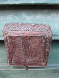 Antiques quite nicely crafted leather cartridge pouch