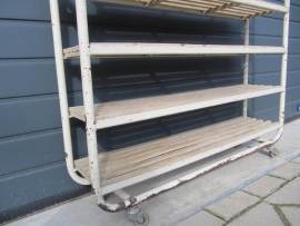 Leuk oud vlaaienrekje met 6 etages