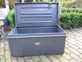 Brocante metalen grijze kist