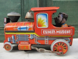 Brocante tin toy locomotive