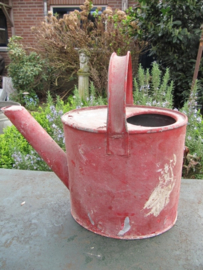 Nice oval brocante sinking red watering