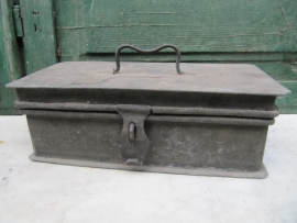 Super cute and old sink box