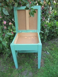 Brocante bijzettafeltje of  krukje met klapdeksel