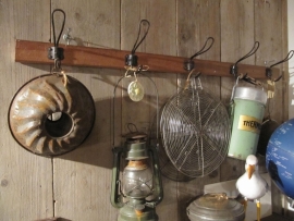 Brocante Franse kapstok met 5 haken.