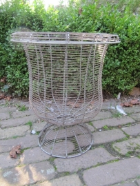 Brocante hoge eiermand op voet