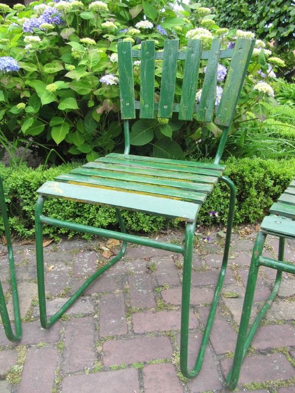 2 oude ijzeren Franse tuinstoelen Van Franse Buren Brocante