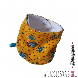 Slabber, bandana bib, zeverslab By Liesjesdag, uil geel