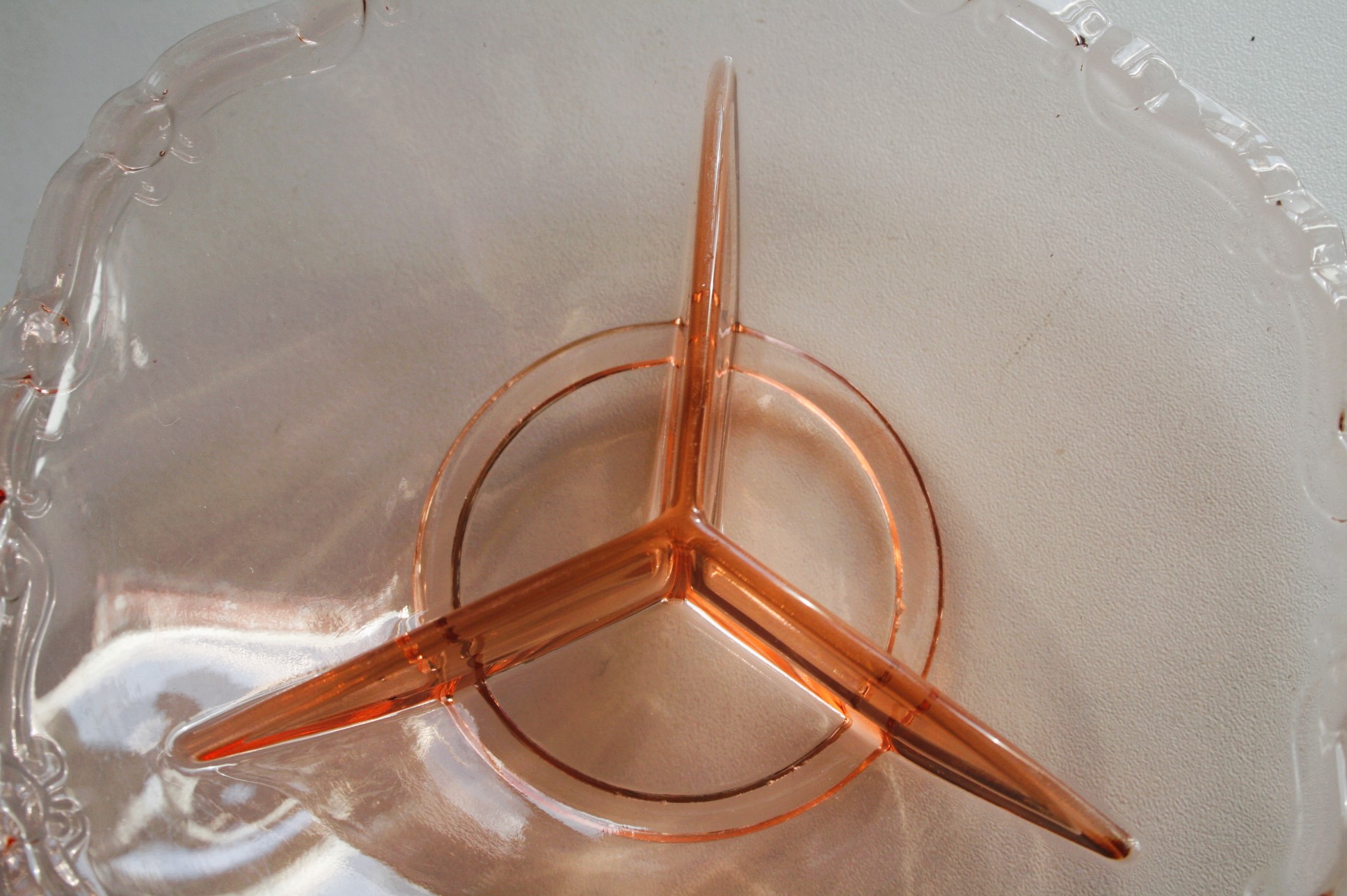 3-Vaksschaaltje - Krulrandje - Roze Glas