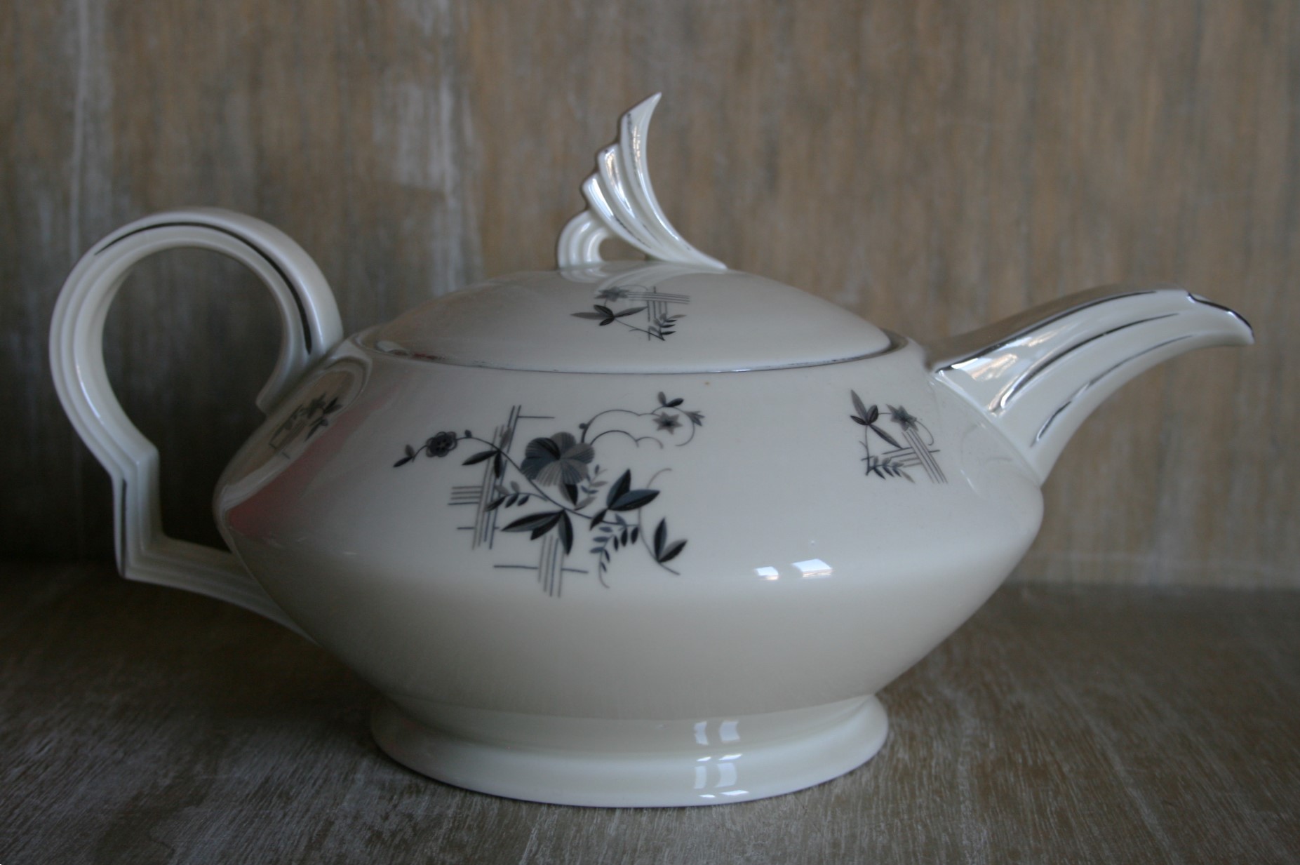 Tsjecho-Slowakije - H & C - Theepot - Art Deco Stijl