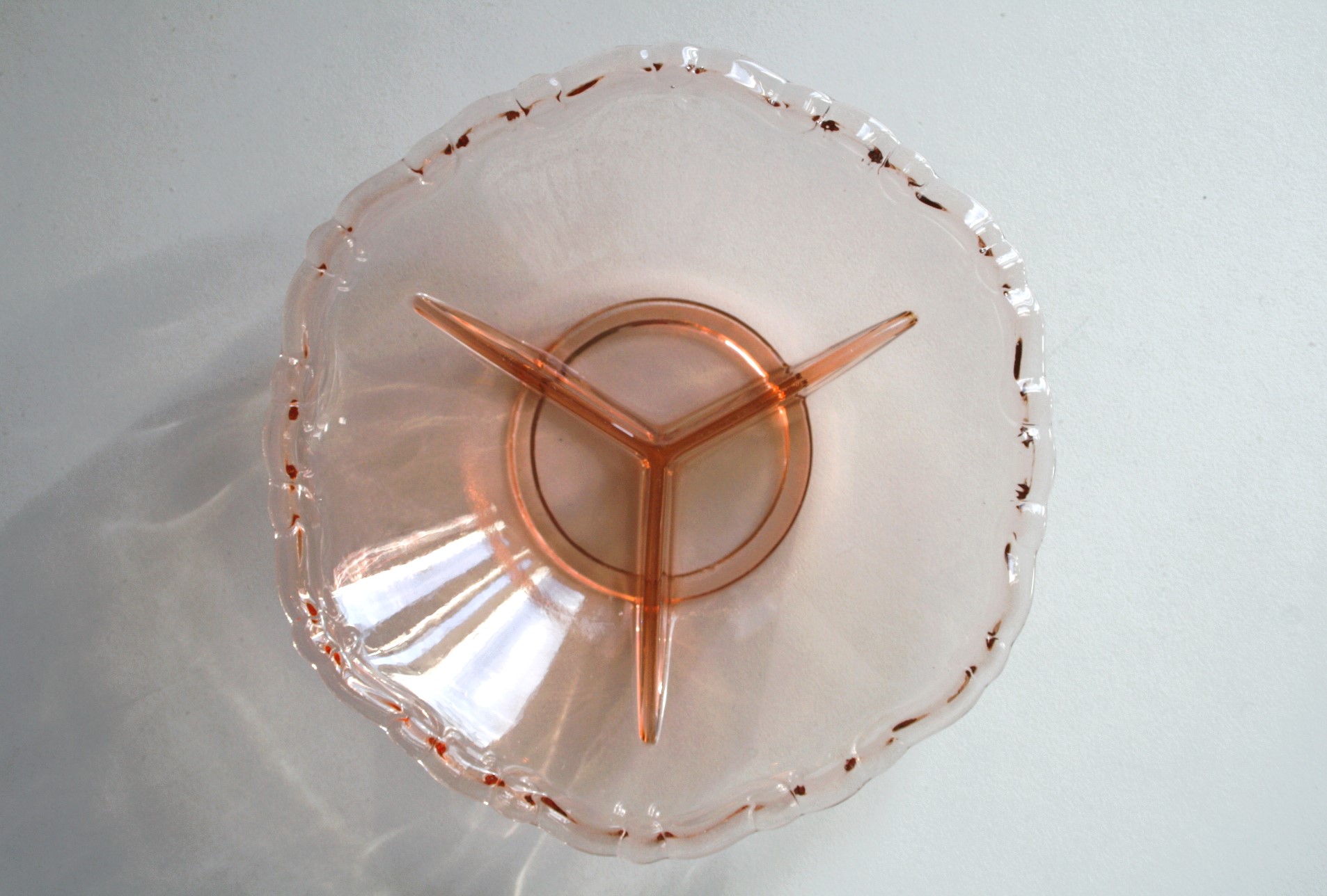 3-Vaksschaaltje - Krulrandje - Roze Glas