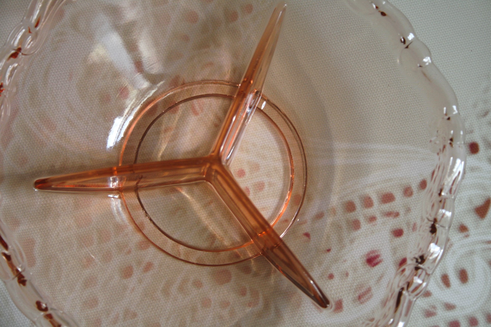 3-Vaksschaaltje - Krulrandje - Roze Glas
