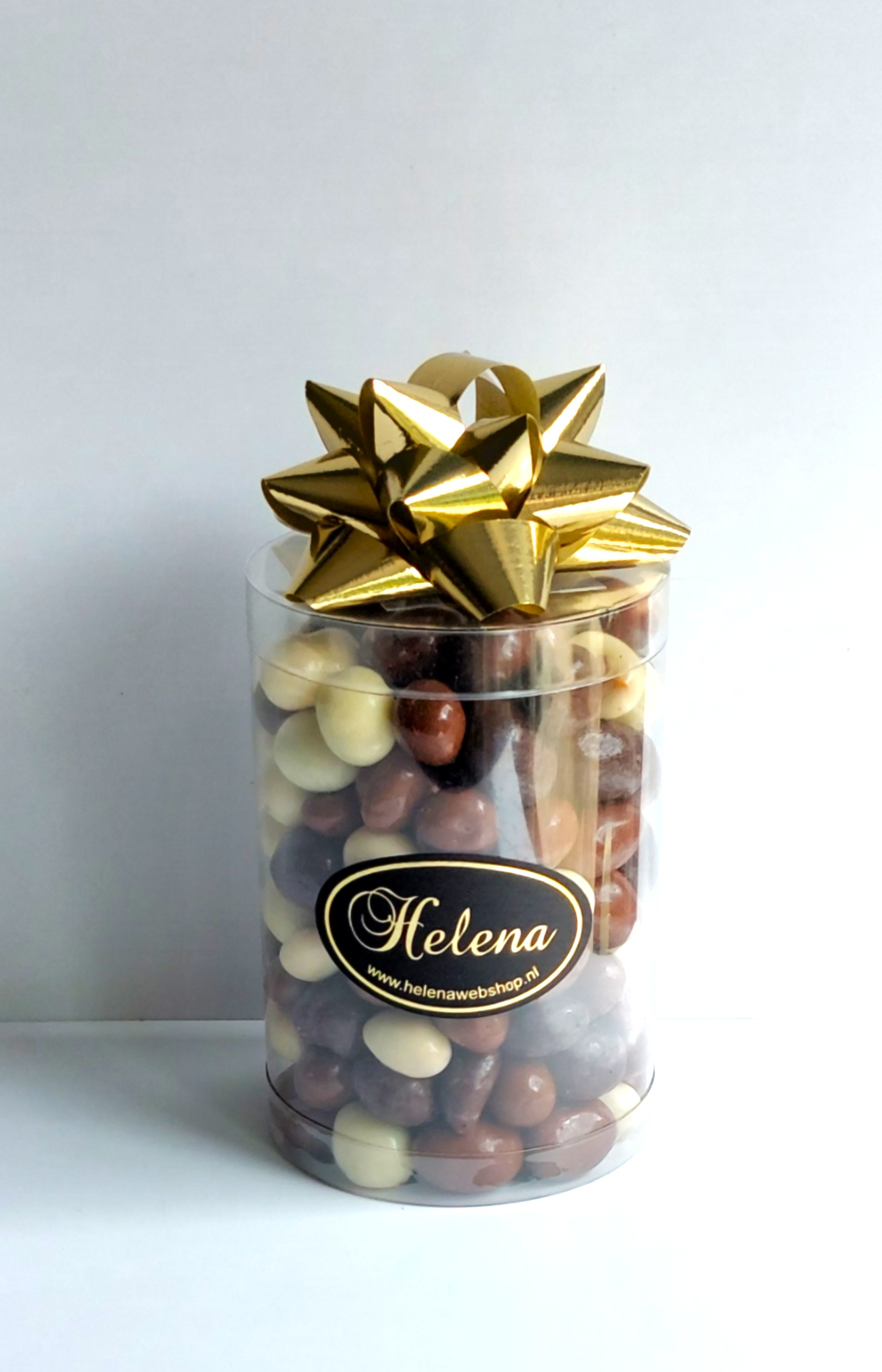 Notenkoker 10 cm , gevuld met chocolade pinda mix, 250 gram
