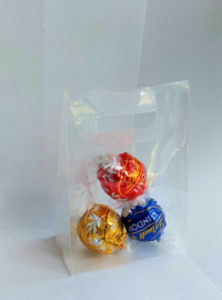 Transparant tasje 10 x 7.5 cm, gevuld met 3 Lindor ballen