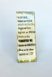 tekstbordje  6 x 16 cm met standaard, met tekst: In dit huis...